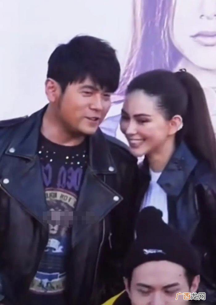 周杰伦昆凌那年结婚，昆凌周杰伦结婚6年首同台