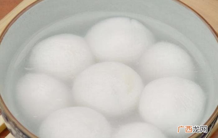 吃汤圆发朋友圈的句子有哪些 吃汤圆的说说