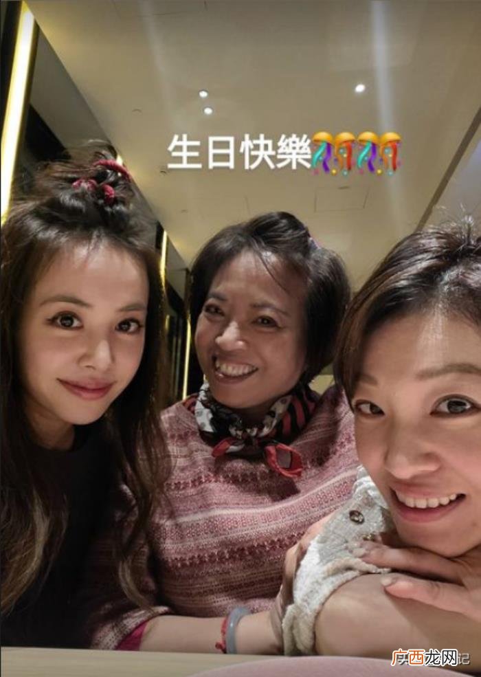 蔡依林一家为妈妈开心庆生 蔡依林的妈妈