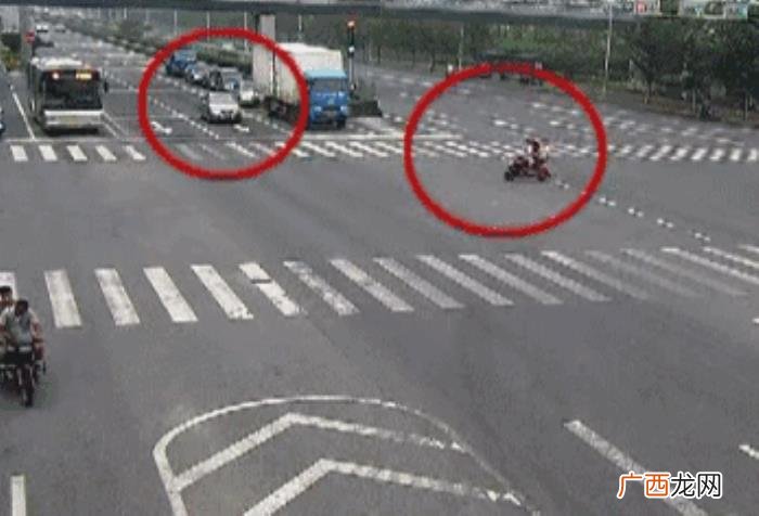 闯红灯电子警察怎么拍 闯红灯电子警察