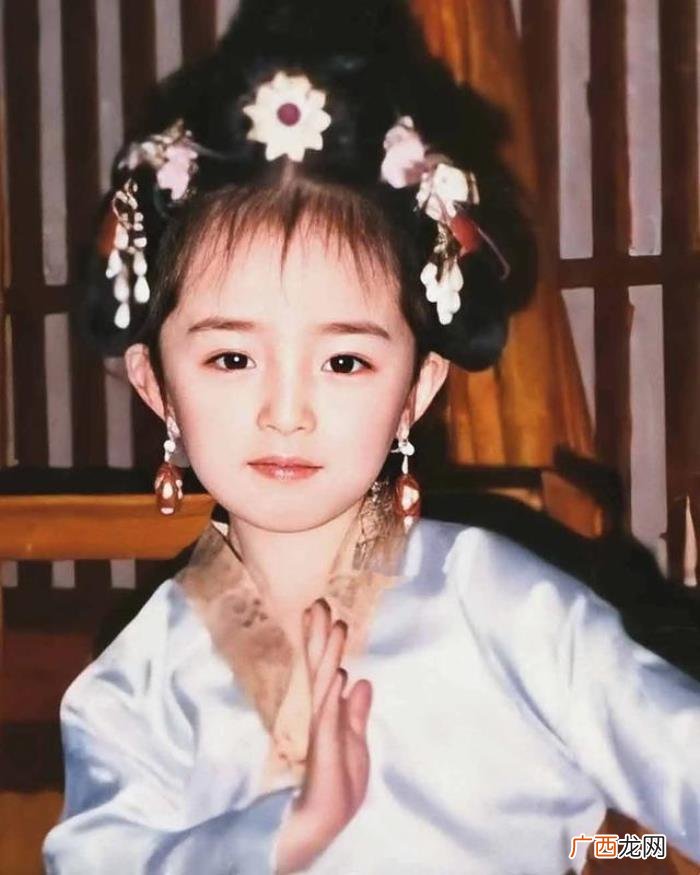 杨幂最早演的电视剧小时候，原来杨幂才是最早的星女郎