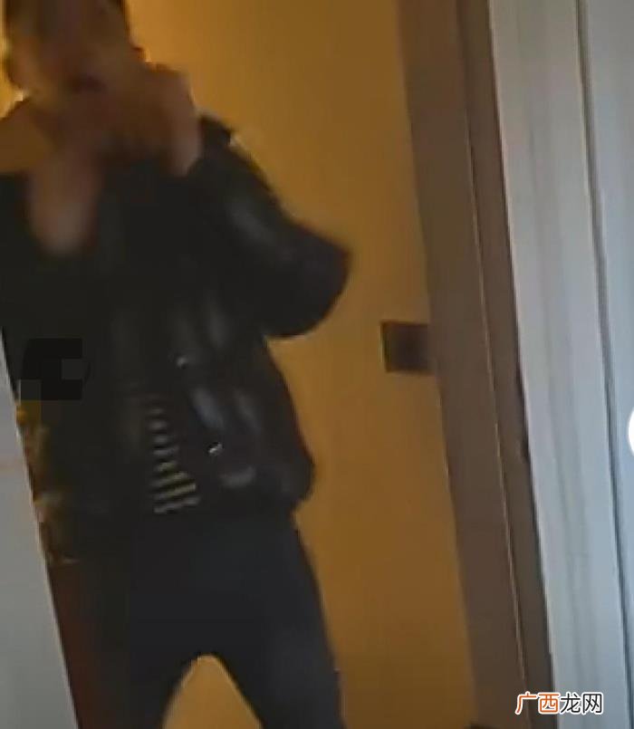 王俊凯喜欢吃什么水果和蔬菜，王俊凯亲手给工作人员做三明治吃