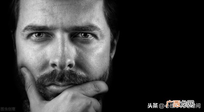 心理扭曲的男人有啥表现，男人心理不成熟的表现有哪些