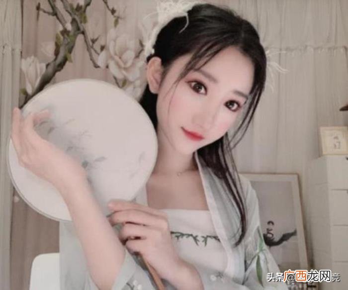 曾经的斗鱼一姐有多惨 斗鱼郭mimi