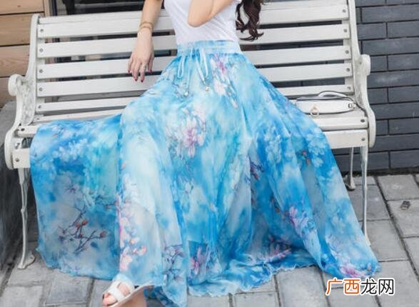 半身裙搭配什么鞋子和上衣好看