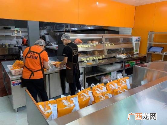 20元店货源批发市场 火爆外卖的餐饮加盟店