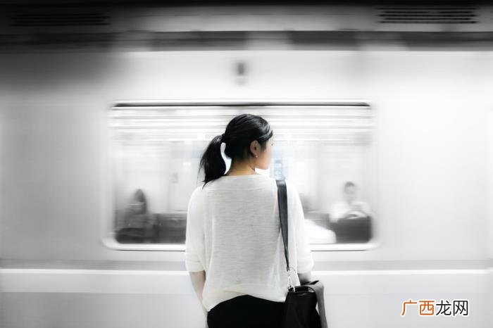 分手后要不要删联系方式,真的不要删除前任的联系方式
