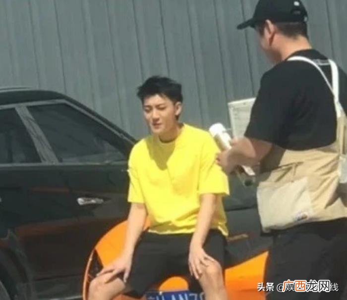 黄子韬用的什么发型，黄子韬换了新发型后