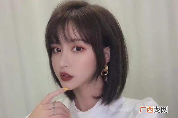 初恋头发型什么颜色好看 初恋头发型用烫头发吗