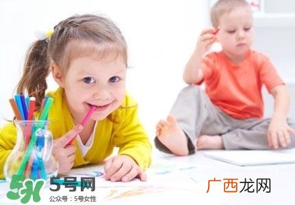 杨威二胎是试管吗杨威泰国试管怀双胞胎