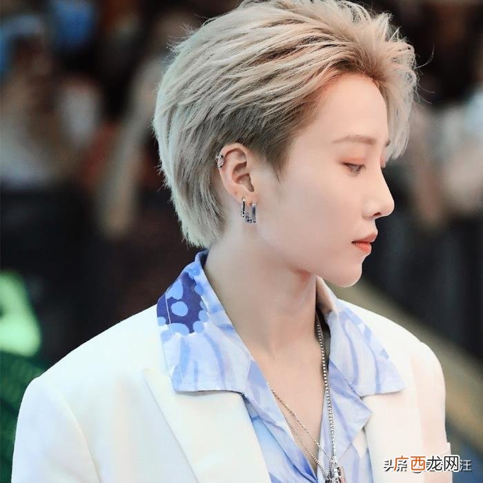 李宇春现在比不过周笔畅，周笔畅和李宇春再次碰面