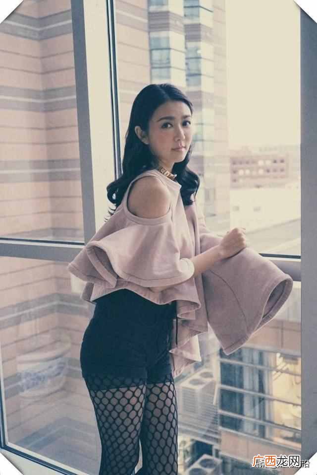 薛凯琪透视展露出女人的一丝妩媚（带你了解更