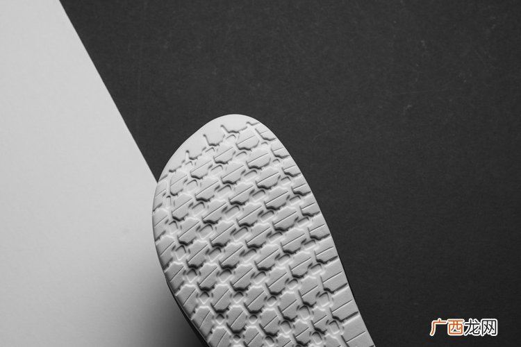 adidas Adilette Boost Slides价格多少钱