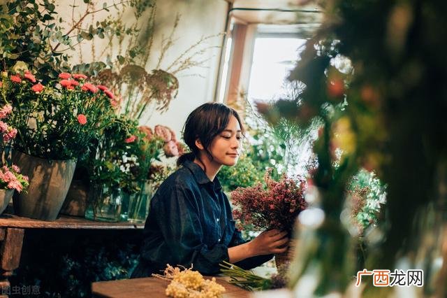 适合没经验女性开的店 开什么店成本低