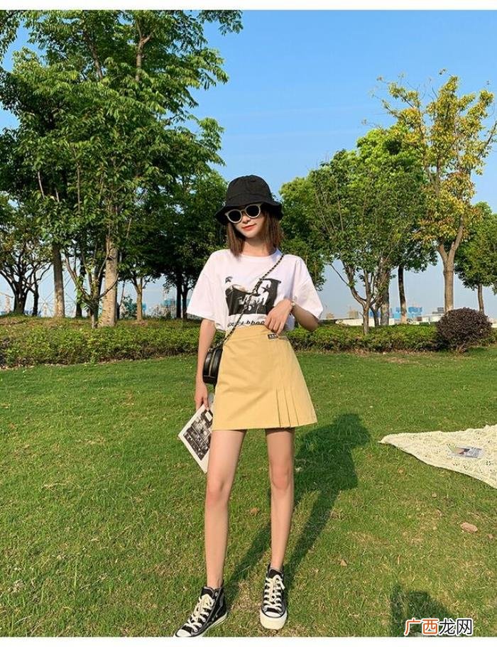 夏天百褶短裙减龄效果极佳 短裙怎么搭配
