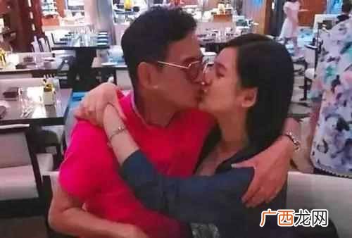 小贝的女儿小时候萌照，看看贝克汉姆有有多宠