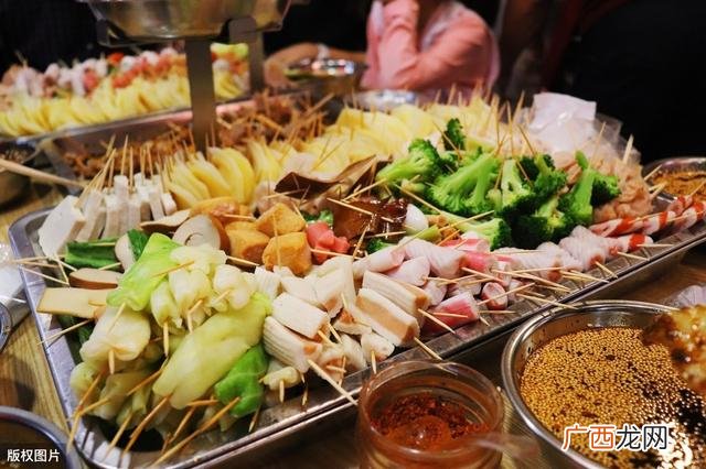 女人摆摊卖什么小吃好 卖什么特色小吃最赚钱