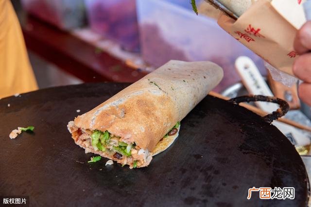 女人摆摊卖什么小吃好 卖什么特色小吃最赚钱