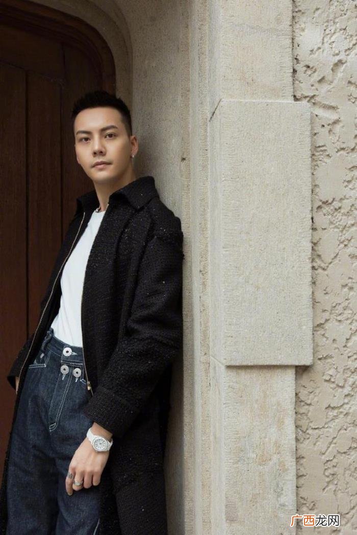 陈伟霆粉丝的大事,陈伟霆拍粉丝被对方男友勒令删除