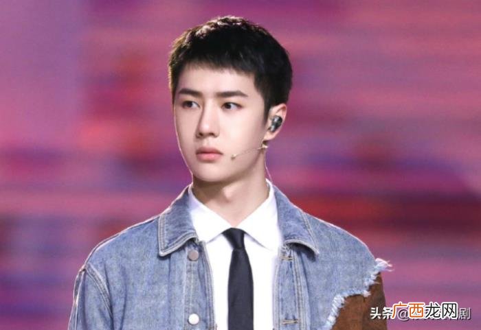 王一博和李易峰谁帅，王一博和李易峰西装同框后