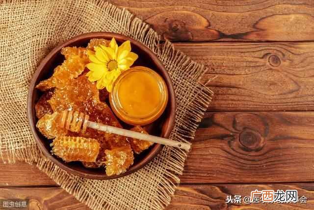 蜜糖的作用与功效，什么人适合吃蜂蜜！