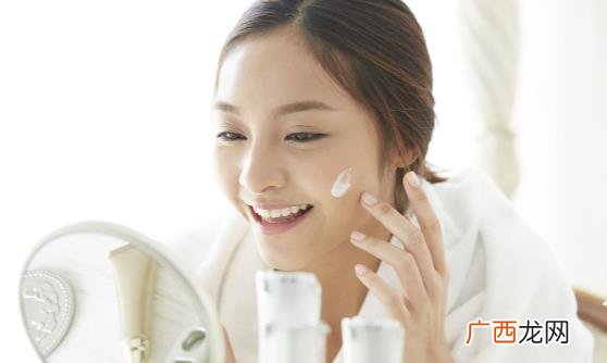 冬季皮肤缺水的原因 如何给肌肤补水?