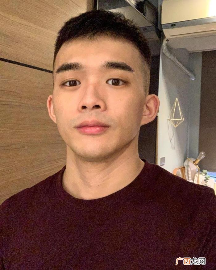 阳光清爽的男生发型，男生两边光发型阳光帅气