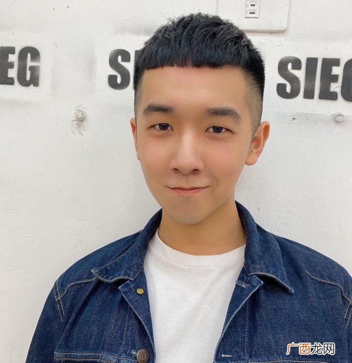 阳光清爽的男生发型，男生两边光发型阳光帅气