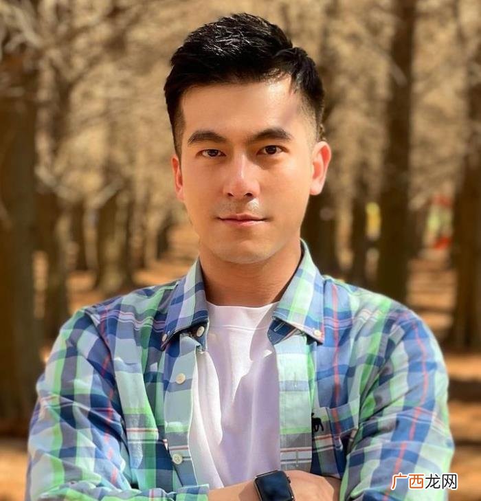 阳光清爽的男生发型，男生两边光发型阳光帅气