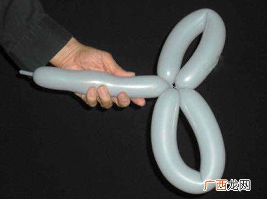 图解其花样制作步骤 长气球的花样拧法图步骤