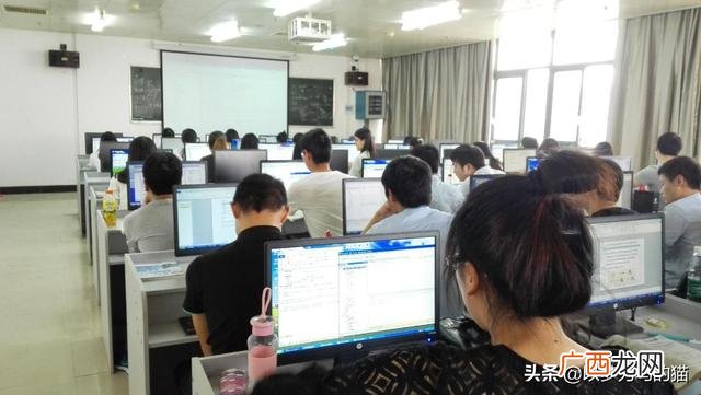 女生适合什么行业前景好 现在学什么行业和技术前景好女生