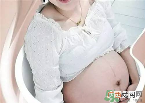 孕妇肚子上的黑线能看出生男生女吗?