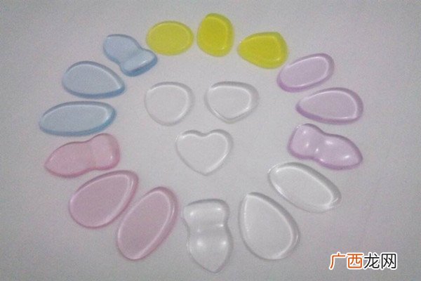 硅胶粉扑正确使用方法_用之前要蘸水吗