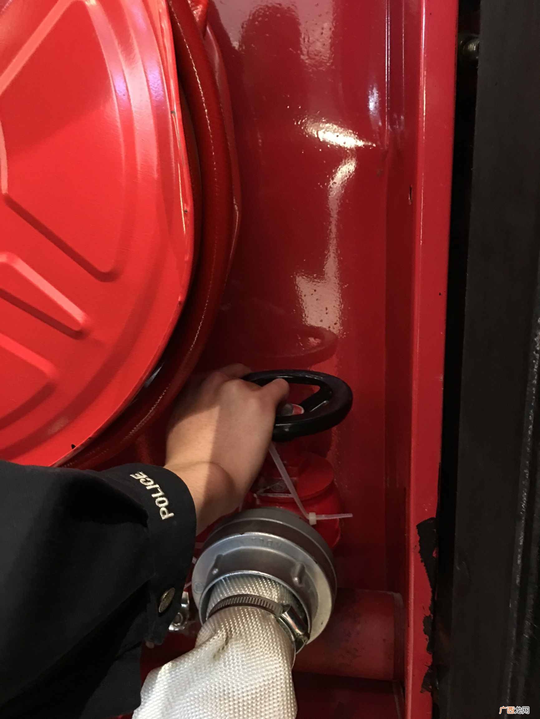 手把手教你其操作方法 讲解室内消火栓的使用方法
