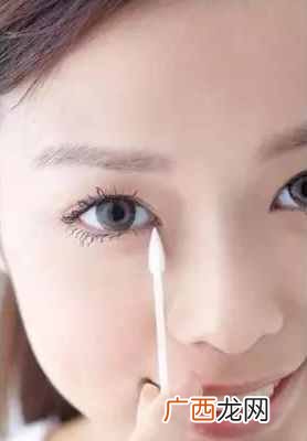 分享睫毛膏卸妆技巧及注意事项 睫毛膏怎么卸比较干净