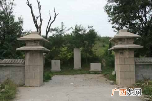 典故详解亦步亦趋的深意 亦步亦趋的意思是什么解释一下