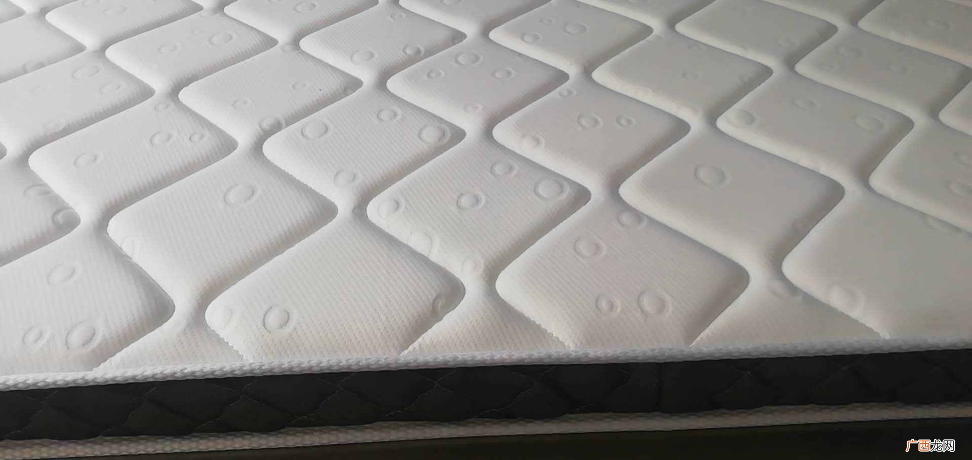 常见的床垫具体尺寸及与国标的误差 床垫标准尺寸是多少