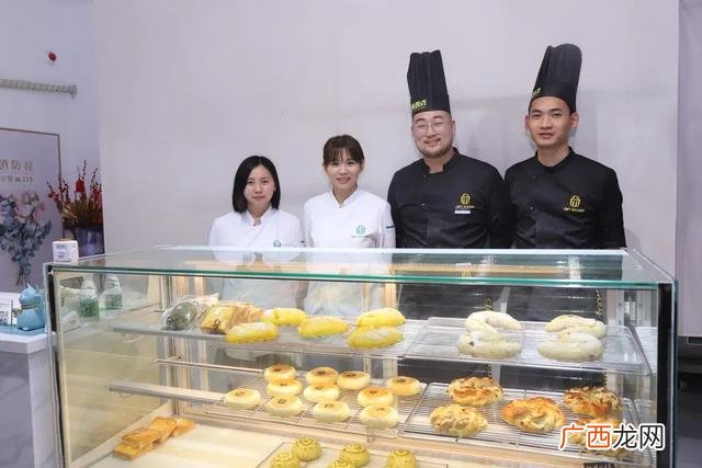 烘焙学校学费一般是多少,学蛋糕甜点多少钱