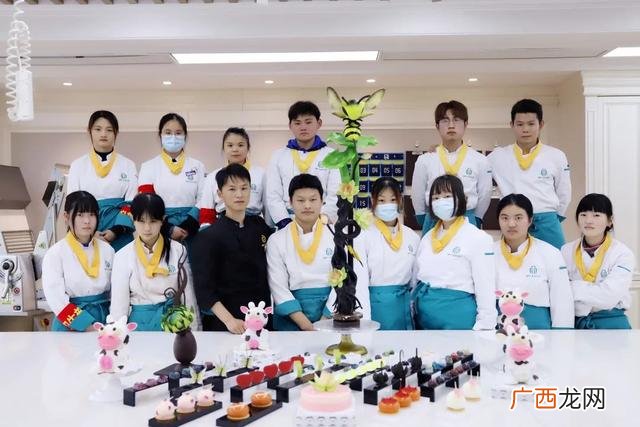 烘焙学校学费一般是多少,学蛋糕甜点多少钱