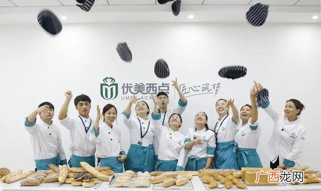 烘焙学校学费一般是多少,学蛋糕甜点多少钱