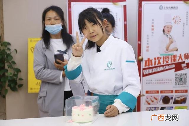 烘焙学校学费一般是多少,学蛋糕甜点多少钱