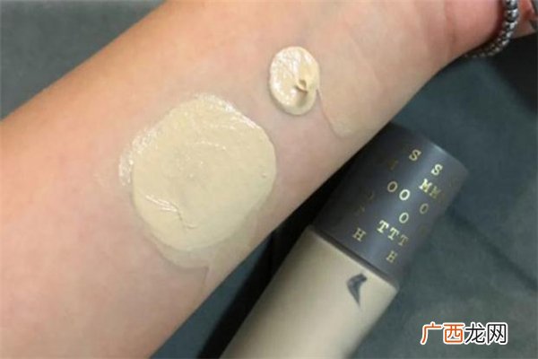 红地球粉底液的使用方法及价格多少钱