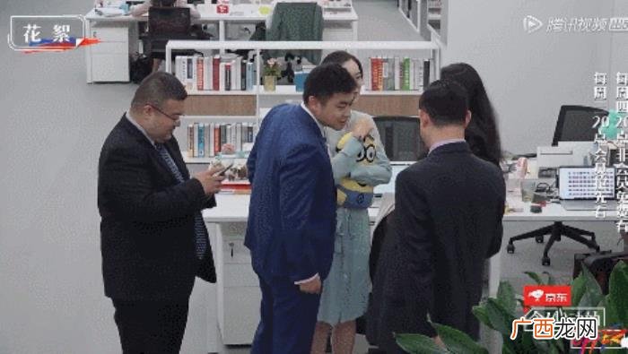 王一博粉丝个性签名,心动offer王钊获王一博签名骄傲叉腰