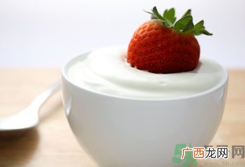 宝宝喝酸奶对牙齿好吗?宝宝喝酸奶对牙齿有什么影响?