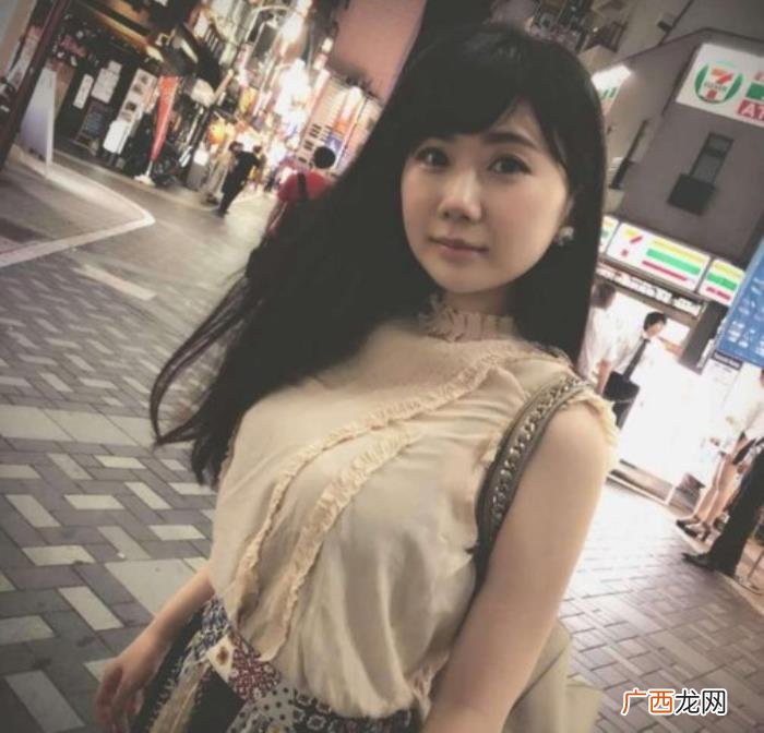 性格偏冷的女生表现，反差极大的星座女生