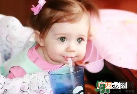 新生儿多少天可以喝水?新生儿什么时候开始喝水?