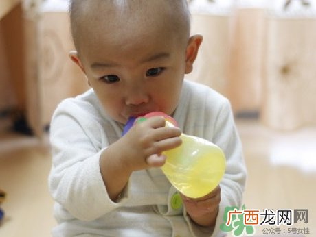 新生儿多少天可以喝水?新生儿什么时候开始喝水?