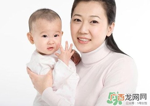 新生儿头上的脏东西是什么?怎么洗掉?
