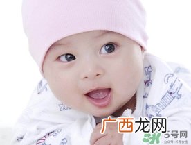 新生儿头上有个软包是怎么回事?正常吗?
