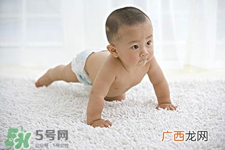 新生儿头发竖起来是怎么回事?新生儿头发竖起来怎么办?